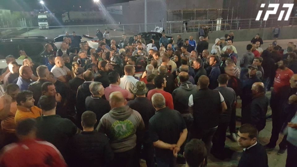 სატვირთო ავტომობილების მძღოლთა ნაწილი დღეს ფინანსთა სამინისტროსთან მივა და მინისტრთან შეხვედრას მოითხოვს