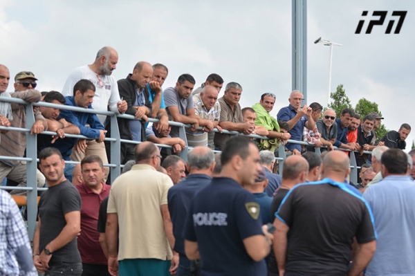 სატვირთო ავტომობილების მძღოლები, რომლებიც აქციას მართავენ, ადგილზე ფინანსთა მინისტრის მისვლას ითხოვენ