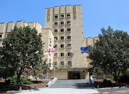 ადვოკატის ინფორმაციით, ირაკლი ფირცხალავას და მასთან ერთად დაკავებული ორი პირის გარდა, სამი ყოფილი სპეცრაზმელიც დააკავეს