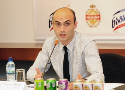 "ნატახტარი" მომხმარებელს 0,33 ლიტრიან თუნუქის შეფუთვაში ჩამოსხმულ ლუდსა და ლიმონათს სთავაზობს
