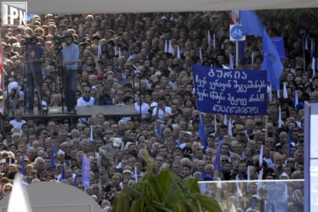 ქუთაისის აქციას 55 ათასამდე ადამიანი ესწრებოდა - IPN-მა მონაცემები google map-ის სპეციალური პროგრამით დათვალა