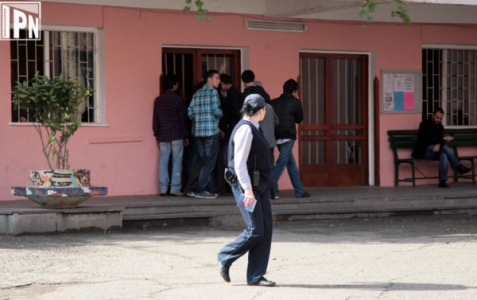 53-ე სკოლის დირექტორი მოსწავლეების გარიცხვის შესახებ გადაწყვეტილების შეცვლას არ აპირებს