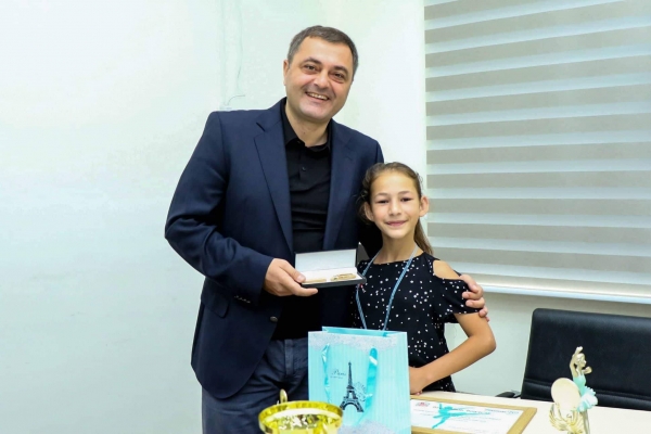 რუსთავის მერმა 12 წლის მარიამ ბეჟოშვილს საერთაშორისო საბალეტო ფესტივალზე მეორე ადგილის დაკავება მიულოცა