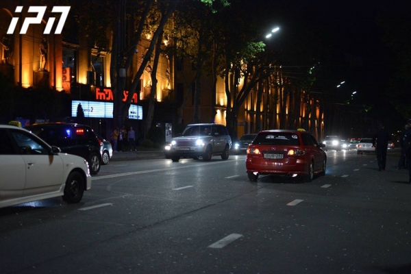 რუსთაველის გამზირსა და თავისუფლების მოედანზე საავტომობილო მოძრაობა აღდგა 