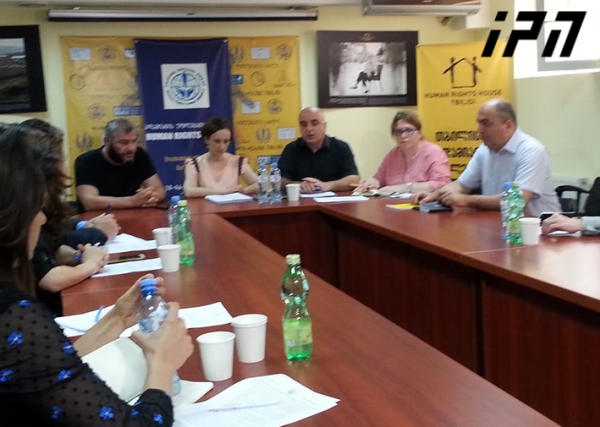 ზაზა სარალიძე და „ადამიანის უფლებათა ცენტრის“ იურისტები დიპლომატიური კორპუსის წარმომადგენლებს ხვდებიან