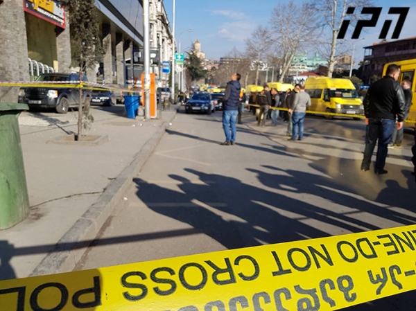 თვითმხილველების ინფორმაციით, ბარათაშვილის ქუჩაზე შენობიდან შუშა იმ დროს ჩამოვარდა, როცა მოსწავლეები მის გასწვრივ მიდიოდნენ