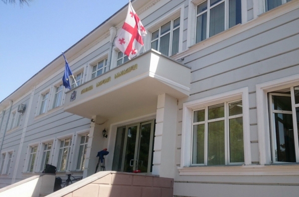 რუსთავის საქალაქო სასამართლომ პოლიციის მუშაკის მიმართ წინააღმდეგობის გაწევის ფაქტზე ბრალდებულის მიმართ გამამართლებელი განაჩენი გამოიტანა
