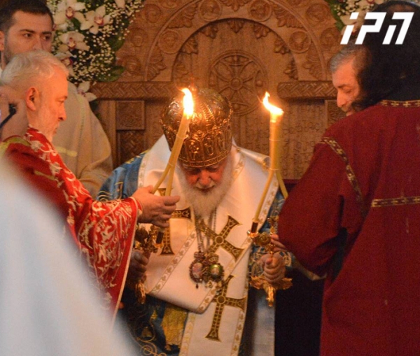 სვეტიცხოვლის ტაძარში წმინდა მოციქულების ხსენების დღესთან დაკავშირებით, სადღესასწაულო წირვა სრულდება