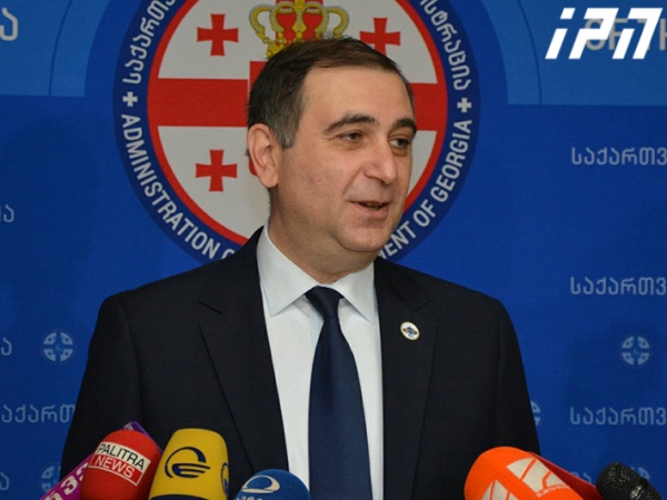 მიხიელ ჩხენკელი გომბორზე ავარიის დროს დაშავებულებს მოინახულებს