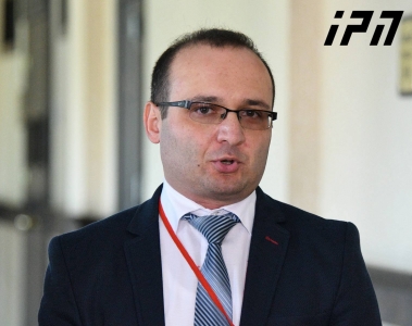 პროკურორის შეფასებით, სასამართლოს ოთარ აბესაძისთვის შეფარდებული აღკვეთის ღონისძიება - პატიმრობა ძალაში უნდა დაეტოვებინა