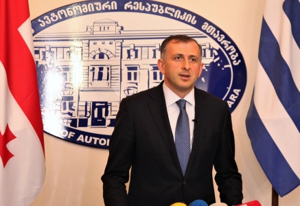 აჭარის მთავრობის თავმჯდომარე ზურაბ პატარაძემ თანამდებობა დატოვა