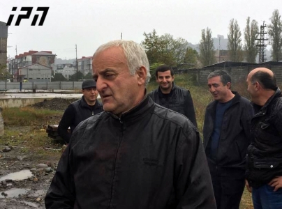 ბათუმის მერიის პროექტის „სოციალური საცხოვრისის“ მშენებლობის ფარგლებში დასაქმებული მუშები კუთვნილ ანაზღაურებას ითხოვენ