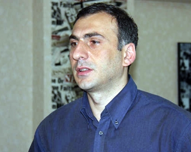 ალეკო ელისაშვილი ადასტურებს, რომ მობილურის "ინბოქსში" სმს-ები არ იყო, თუმცა ამტკიცებს, რომ მესიჯები ტელეფონის მყარ დისკზე ინახება