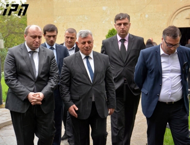 არჩილ ხაბაძემ რუსთავში გარდაცვლილი ბავშვების მშობლებს მიუსამძიმრა
