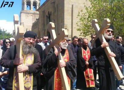 სვეტიცხოვლიდან დღეს მცხეთის ჯვრის, თხოთისა და უჯარმის ტაძრებში სამი ჯვარი გადაბრძანდება