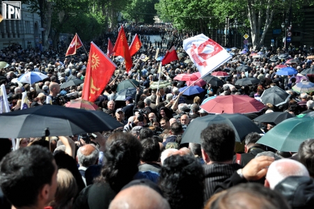 ჟურნალისტებსა და აქციის მონაწილეებს შორის მცირე ინციდენტი მოხდა 