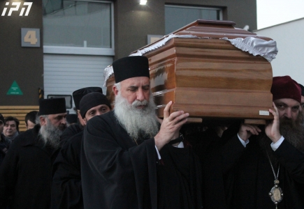 მამა ილია კარტოზია სვეტიცხოვლის ტაძრიდან გამოასვენეს