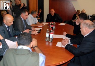რობინზონ მარგველანი გარდაცვლილ ზვიად გამსახურდიას სახეზე ორი ნატყვიარის შესახებ ინფორმაციას უარყოფს