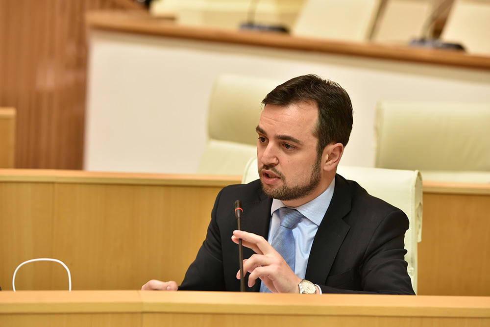 ოთარ კახიძე