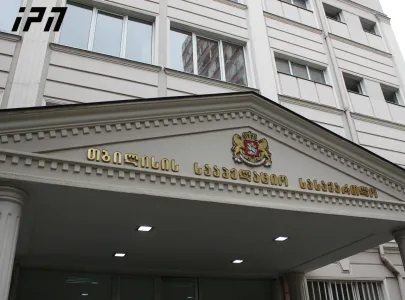სააპელაციო სასამართლოში, საპარლამენტო არჩევნებისას ხმების ფარულობის დარღვევასთან დაკავშირებული სარჩელების განხილვა გრძელდება