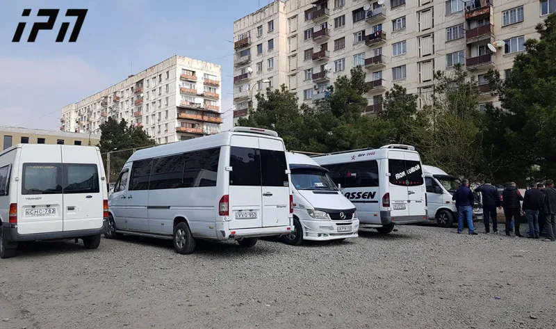 საქართველოში დღეიდან სამარშრუტო ტაქსებით მოძრაობა აიკრძალა