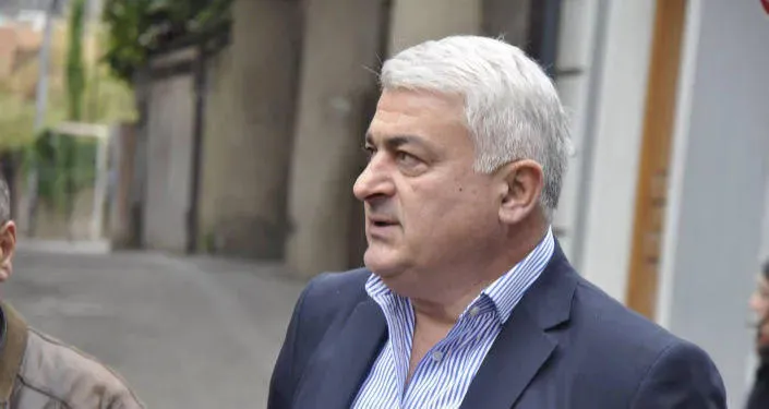 საკრებულოს დეპუტატი ილია ჯიშკარიანი სექსუალური და ფიზიკური ძალადობის თაობაზე მის მიმართ ბრალდებებთან დაკავშირებით პირველ კომენტარს ...