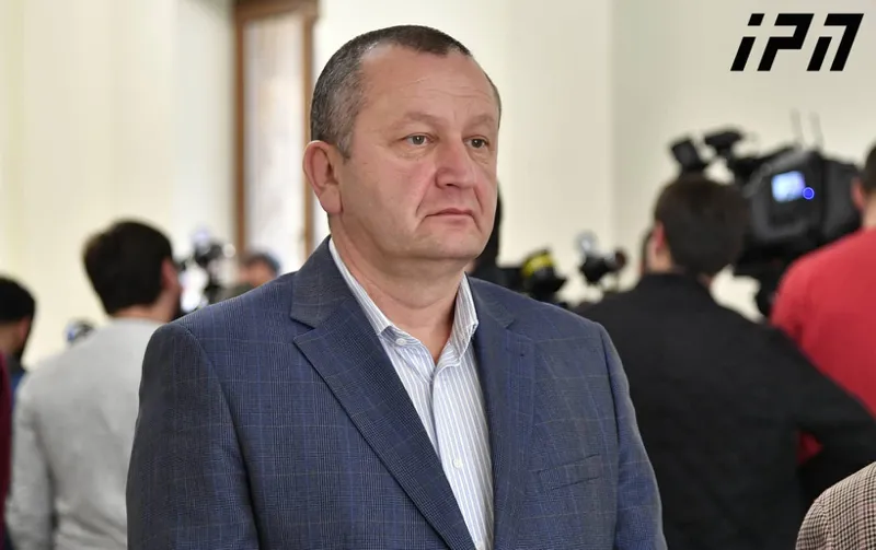 დავით ჭიჭინაძე პრეზიდენტის იმპიჩმენტის პროცესზე - ერთი ხელით მართულ მორიგ სპექტაკლს ვუყურებთ