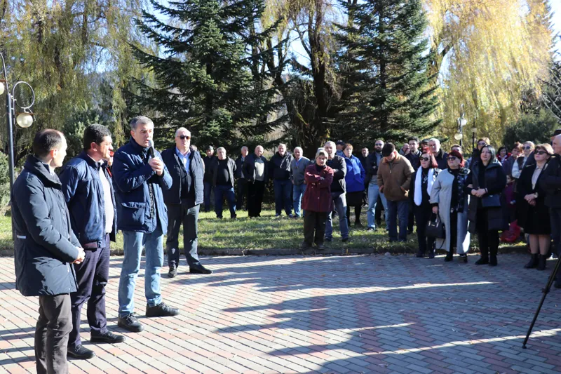 ლევან დავითაშვილი ამბროლაურში მოსახლეობას შეხვდა