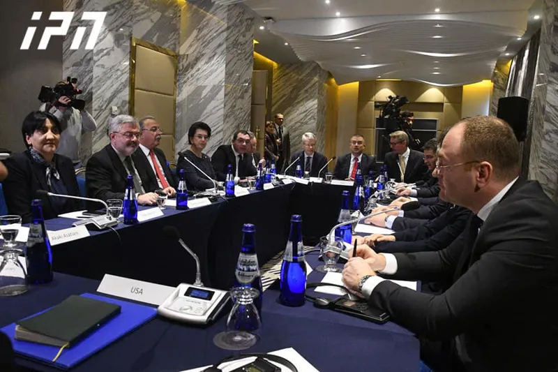 დიპლომატიური კორპუსის ინიციატივით, ხელისუფლებისა და ოპოზიციის წარმომადგენლებს შორის შეხვედრა მიმდინარეობს