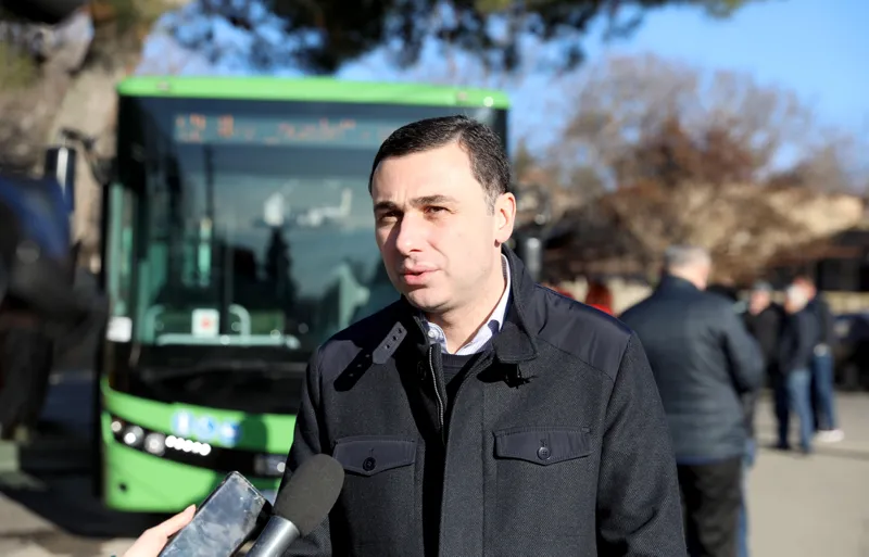 №12 ავტობუსის ხაზზე ძველი ავტობუსები ახალი, ISUZU-ს მარკის ავტობუსებით ჩანაცვლდა