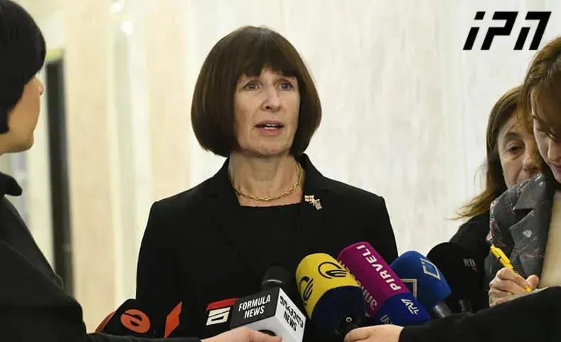 US Chargé d’Affaires calls on de facto authorities to open crossing points