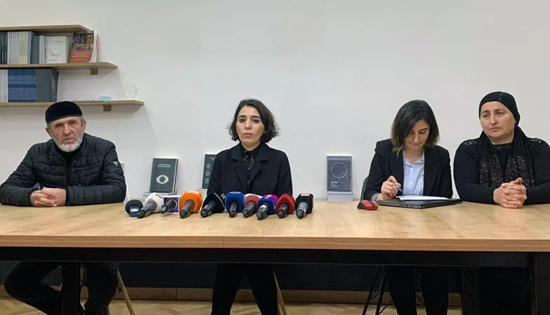 EMC მაჩალიკაშვილი საქმის საიდუმლო მასალების გაცნობის შემდეგ საგამოძიებო ექსპერიმენტის ჩატარებასა და სპეცრაზმელების ხელახალ გამოკითხვას ითხოვს