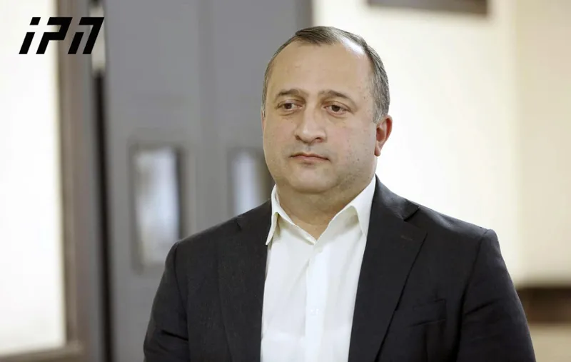 შაქარაშვილის საქმეზე მოწმის სახით გამოკითხული ვახტანგ ახვლედიანი ბრალდებული მორაგბეების ადვოკატებთან გამოკითხვაზე მისვლას არ აპირებს