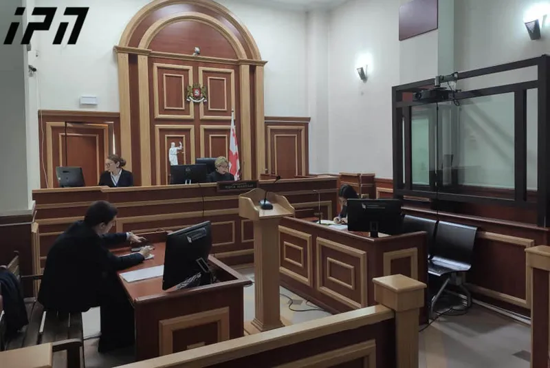 დეკანოზი გიორგი მამალაძე, რომლის სასჯელის გადავადებაზე სასამართლოს უნდა ემსჯელა, სხდომაზე არ გამოცხადდა, ამიტომ, პროცესი ციხის საავადმყოფოში გაიმართება