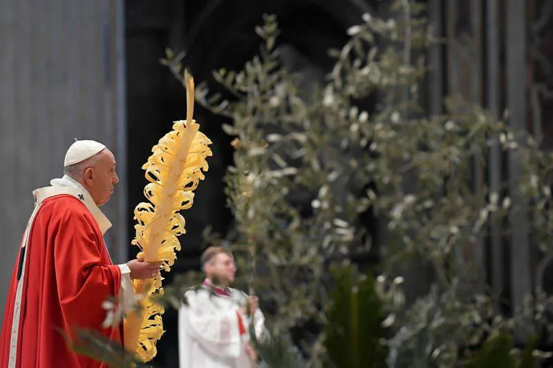 Francis celebrates Palm Sunday mass in empty church