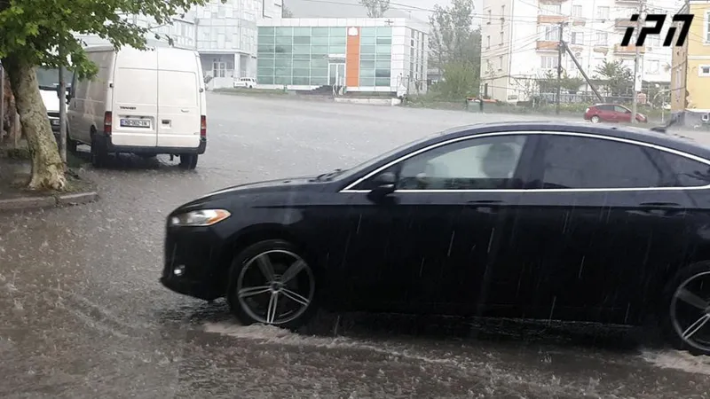 გორში ძლიერმა წვიმამ და სეტყვამ პრობლემები შექმნა