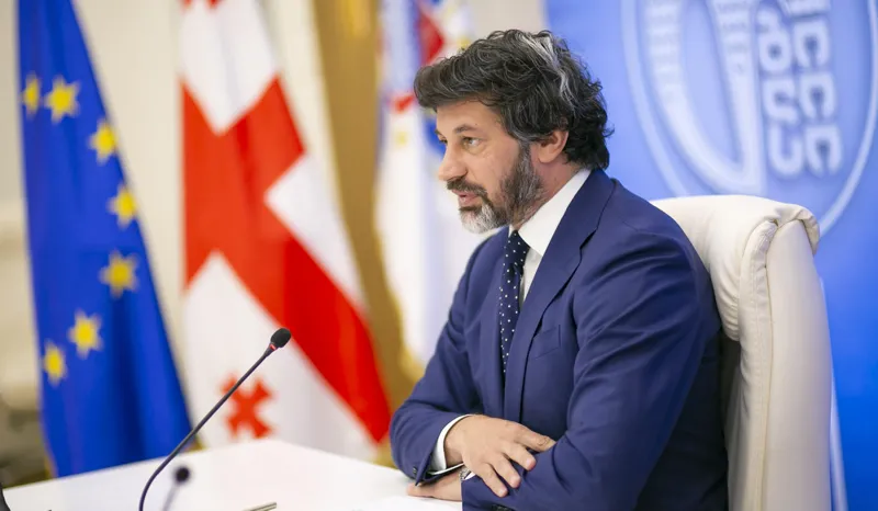 კანონის აღსრულება, რომელიც სამშენებლო მასალების, საბურავებისა და აალებადი ნივთიერებების ცენტრალურ უბნებში უსისტემოდ და დასახლებულ პუნქტებთან ახლოს გაყიდვას კრძალავს, 1-ელი იანვრიდან დაიწყება