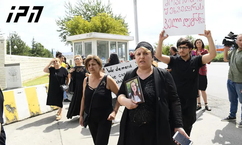 თამარ ბაჩალიაშვილის ოჯახის ახლობლის განცხადებით, გამომძიებლები 2 კვირის შემდეგ პირველად დაინტერესდნენ სამეზობლოთი და მათ კითხავენ