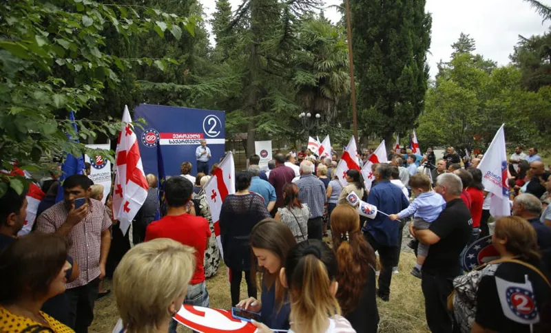 დავით ბაქრაძე გურჯაანში მხარდამჭერებს შეხვდა და მაჟორიტარობის კანდიდატი წარუდგინა