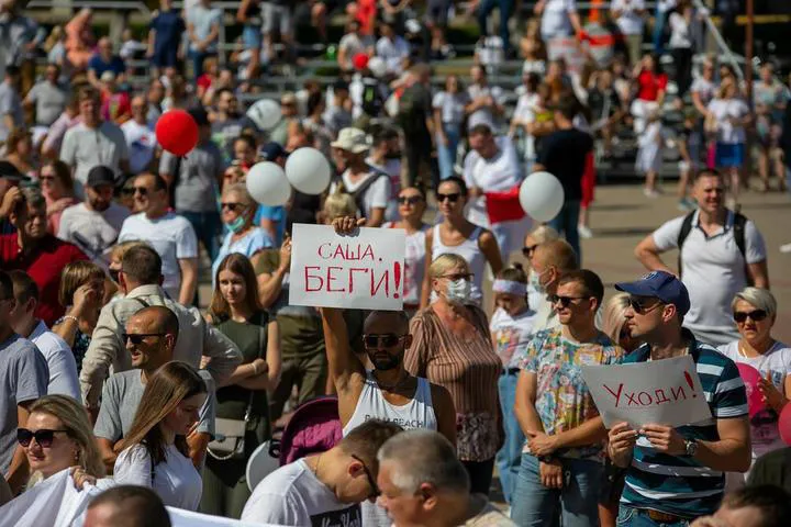 მედიის ინფორმაციით, მინსკში ალექსანდრე ლუკაშენკოს წინააღმდეგ აქციაში მინიმუმ 200 000 ადამიანი მონაწილეობს