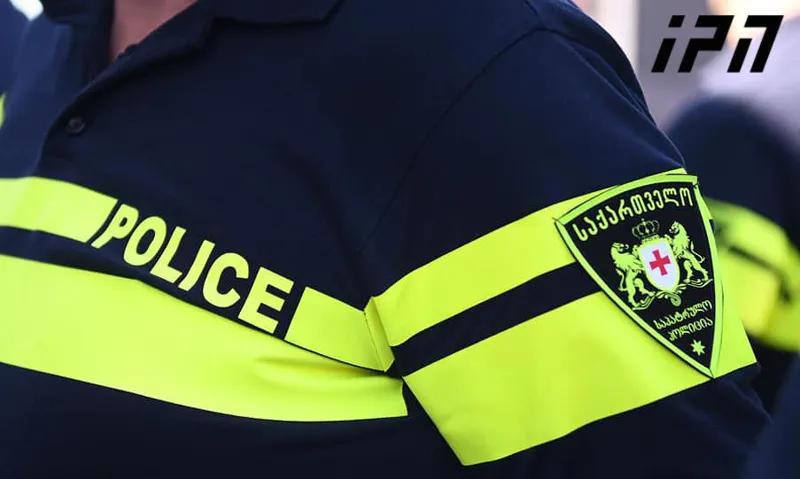 内务部表示，警察在戈里遭到袭击——3名执法人员因各种伤势住院。