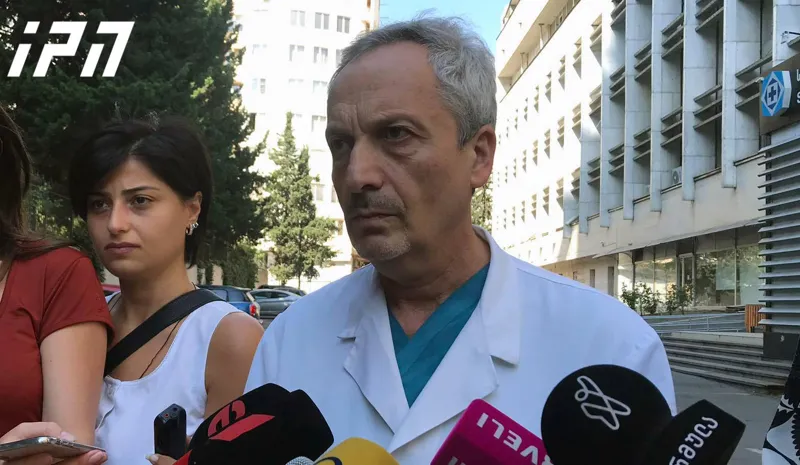 ექიმის ინფორმაციით, ფილარმონიასთან მომხდარი აფეთქებისას დაშავებულს ოპერაცია ჩაუტარდა და პაციენტი კლინიკას უახლოეს დღეებში დატოვებს
