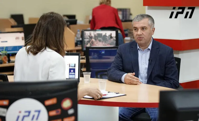 დავით ბაქრაძე კამპანიებზე: „დაავალე მიშას“ და „ალეკო გისმენთ“ - ყველას შევთავაზებდი, ხალხს მოვუსმინოთ და ტელეფონი მივცეთ არა მხოლოდ არჩევნებამდე ორი თვით ადრე, არამედ 2 წლით ადრე