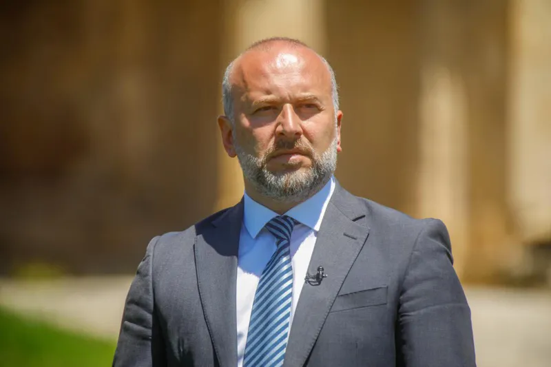 ზვიად შალამბერიძე ქუთაისის ოპერის თეატრს დაარსებიდან 51 წლის იუბილეს ულოცავს