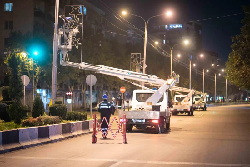 საახალწლო განათებების მონტაჟის გამო, მელიქიშვილის გამზირზე და კოსტავას ქუჩის ნაწილზე ღამის საათებში საავტომობილო მოძრაობა შეიზღუდება