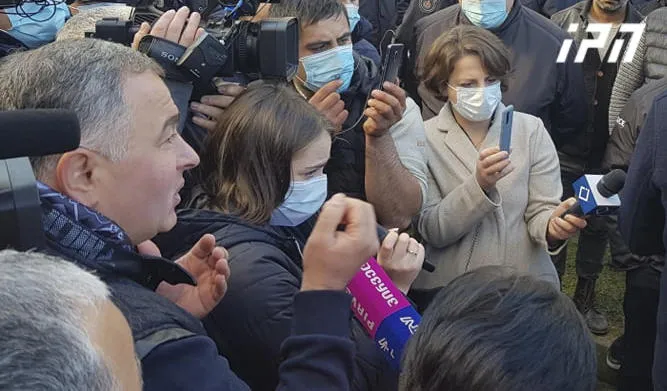 „ნაციონალური მოძრაობის“ წარმომადგენელი - შევეცდებით, ყველა იმ შესასვლელში, რომლითაც თორნიკე რიჟვაძე სარგებლობს, დადგეს ადამიანების ჯგუფი და გავაგონოთ ხმა