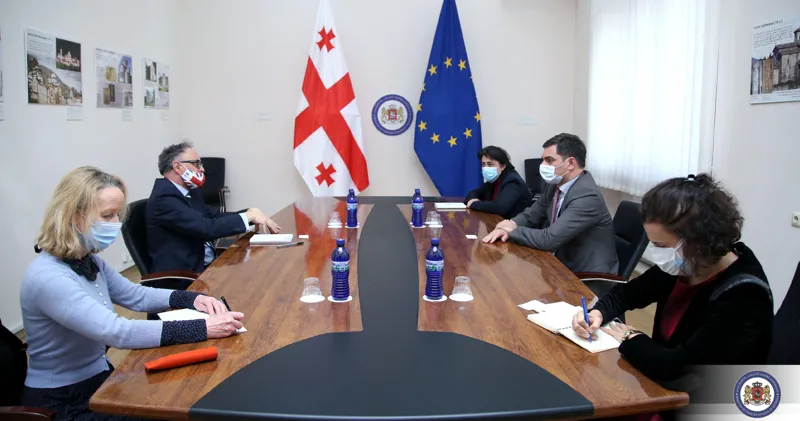 ვახტანგ მახარობლიშვილი გაერთიანებული სამეფოს ელჩს შეხვდა