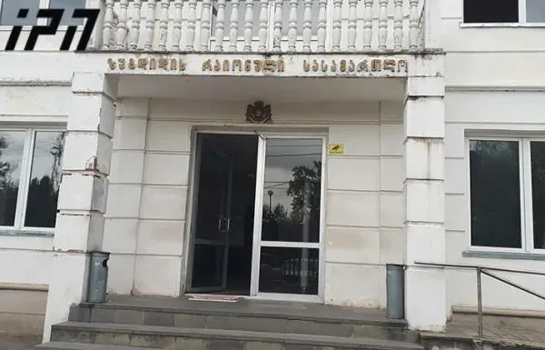„საქართველოს ბანკზე“ თავდასხმისთვის ძებნილი ბადრი ესებუას საქმის არსებითი განხილვა დაიწყო