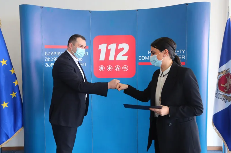 ვახტანგ გომელაურის ბრძანებით, 112-ის ყველა ოპერატორი მადლობის სიგელით დაჯილდოვდა