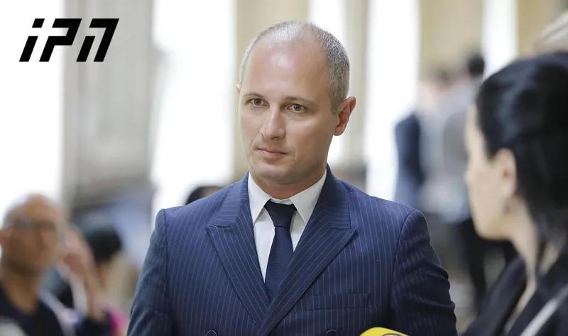 律师：我们要求法院确保Nika Melia被转移到今天的听证会，在那里他将有机会谈论昨天对他发生的犯罪行为。